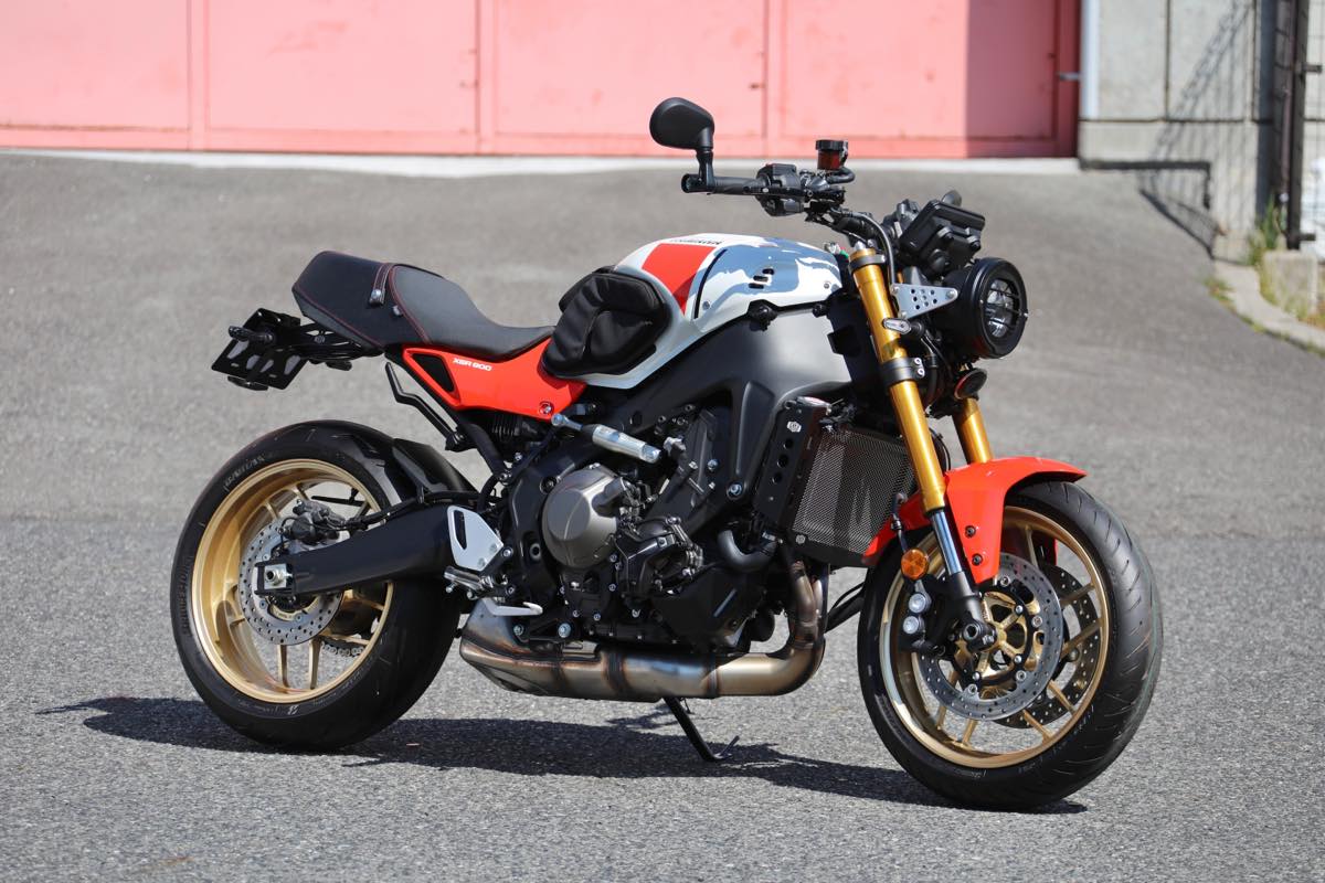 2025年モデルで深化したXSR900が登場！純正アクセサリーパーツも徹底
