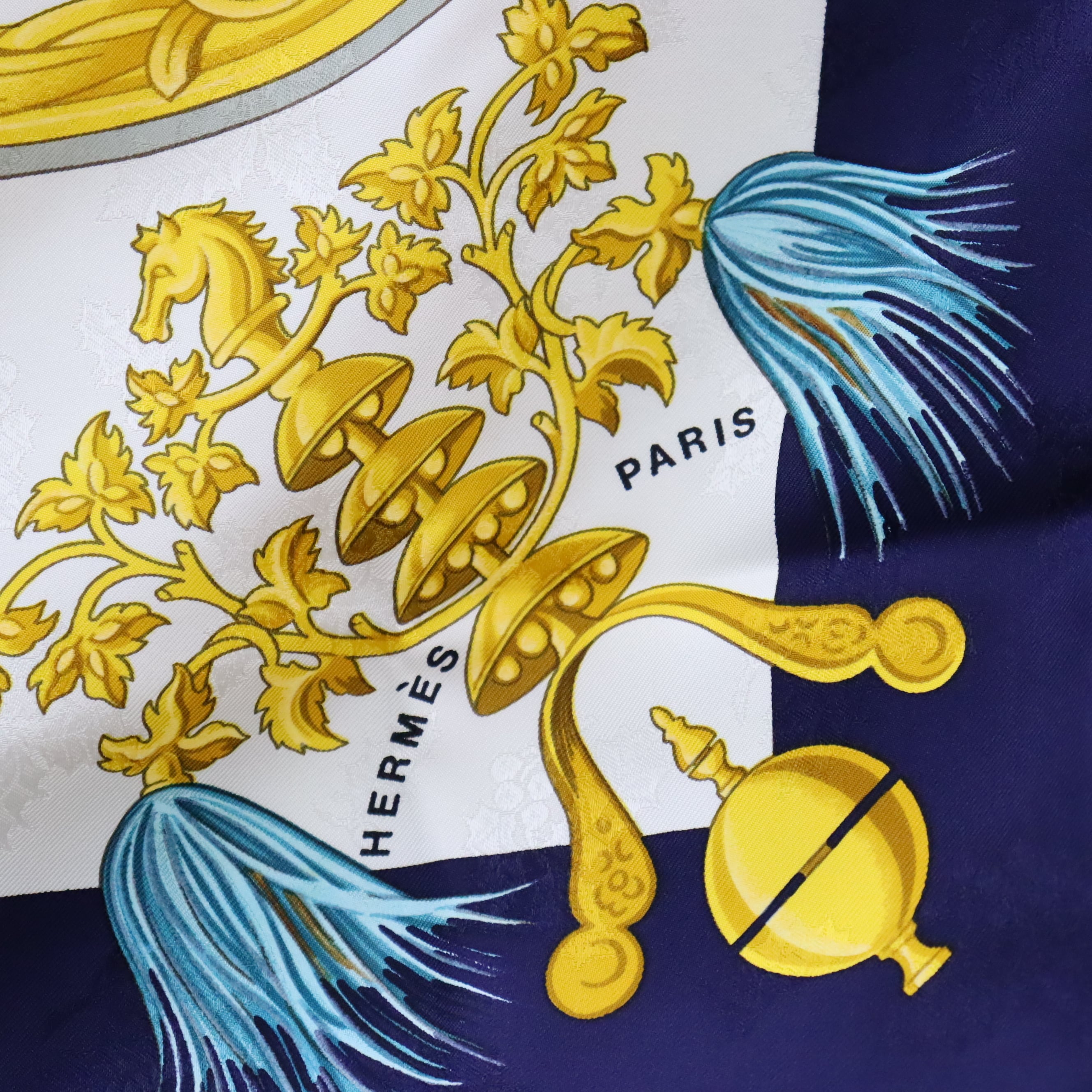 HERMES エルメス カレ90 Plumes et Grelots 羽飾りと鈴 ネイビー 刺繍