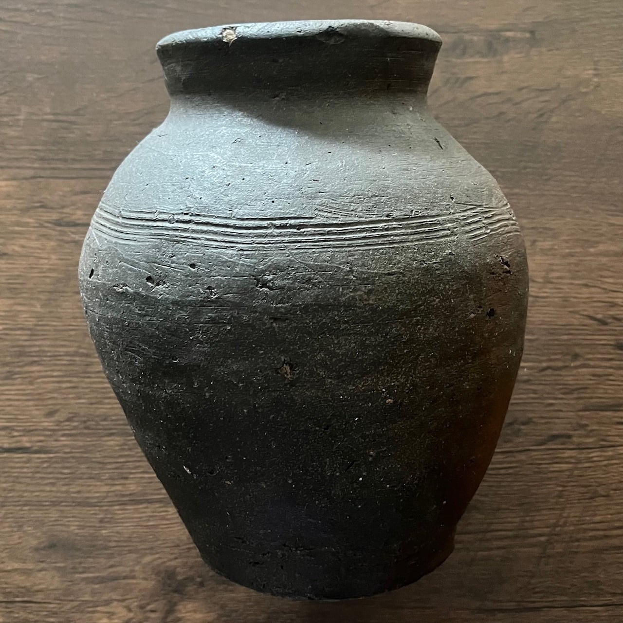 韓国 古美術 灰色と黒の模様の陶芸の壺 韓国 古美術 灰色と黒の模様の