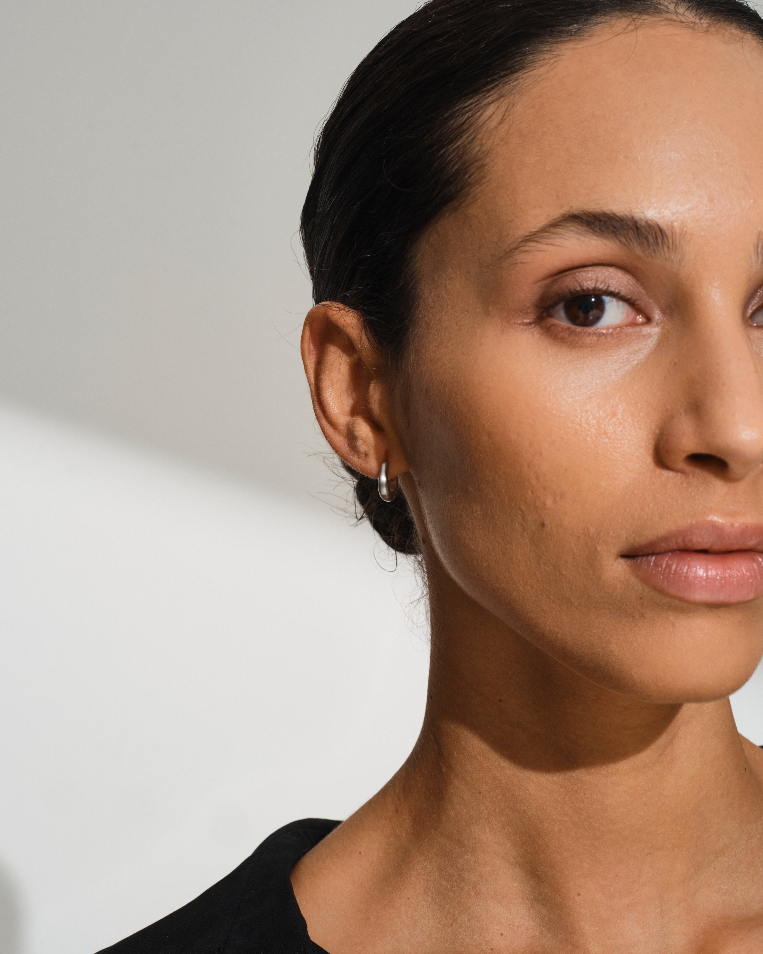 Liz Huggies Satin - Tom Wood Project Official Online Store