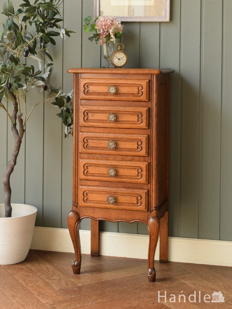 コンパクトなサイズで使いやすい、英国クラシックなアンティークの