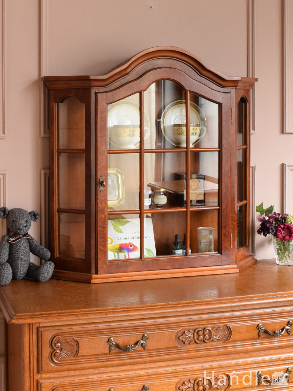 アンティークのフレンチ家具、グレーペイントのガラスキャビネット(d