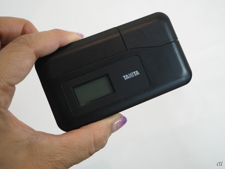 タニタ、“ニオイを見える化”するチェッカー「ES-100」--女性も注意