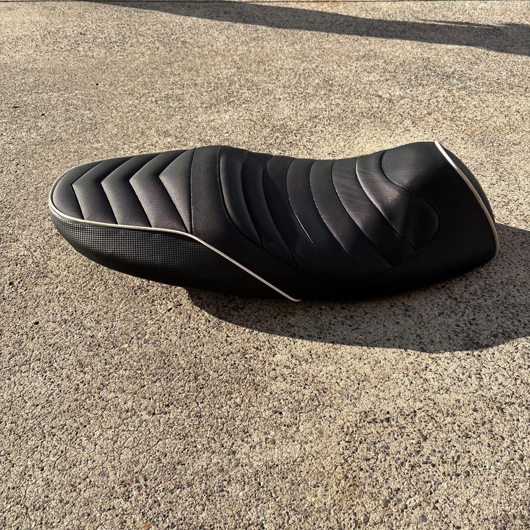 シグナスx3型タックロールシート 純正シート加工で安心高品質!! 3cmローダウン カーボン/ブラックタック