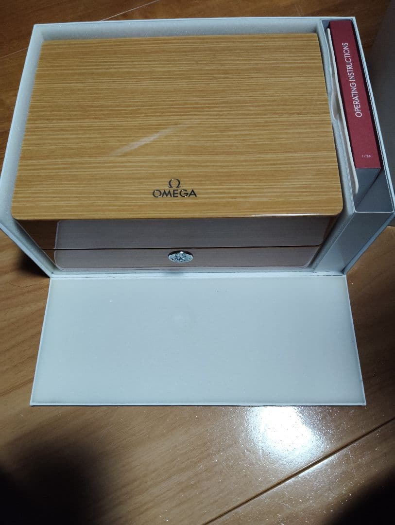 OMEGA 時計収納ボックス ほぼ未使用 OMEGA（オメガ） 新品同様 時計用 純正 赤 BOX 箱 箱のみ 空箱 ケース