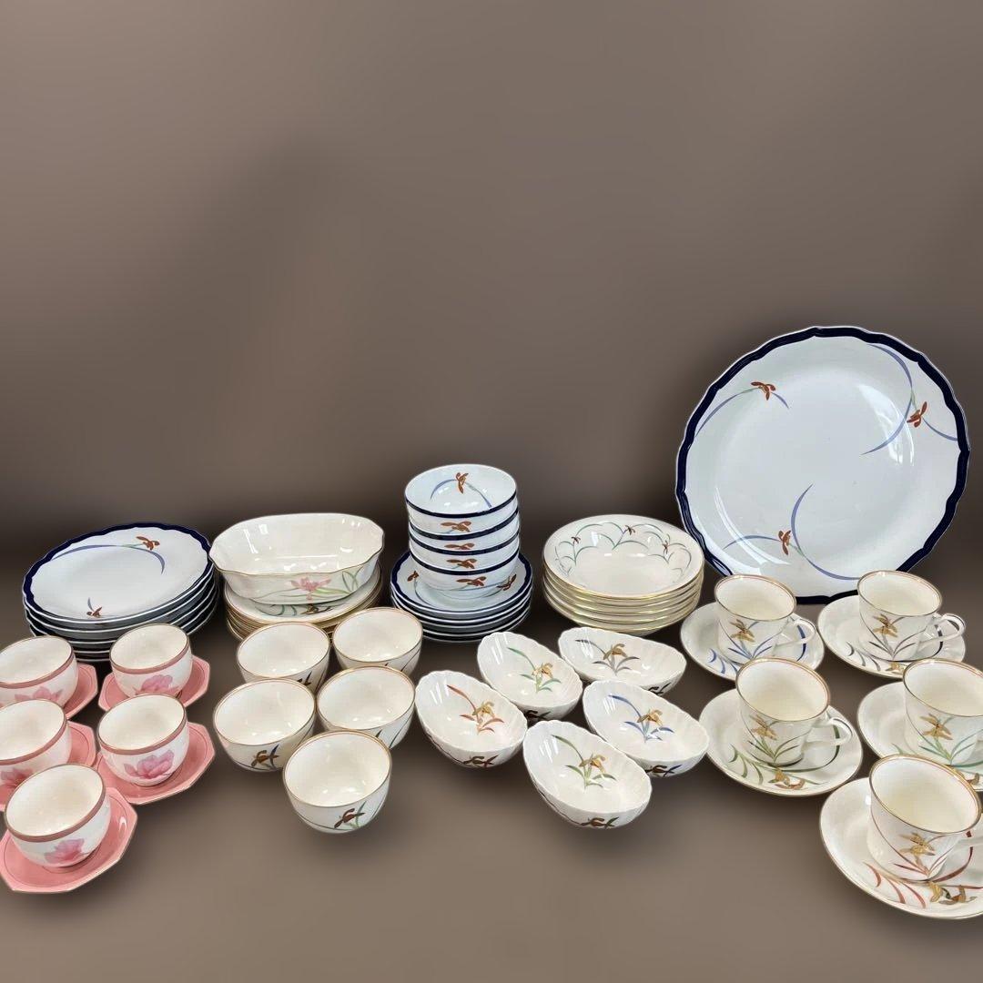 香蘭社 蘭 金彩 コーヒーカップ、食器、まとめて 香蘭社】有田焼／金彩地紋とルリ金彩地紋のティーカップ＆ソーサー 2客