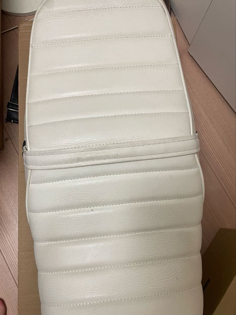 xjr400r rh02j 白タックロールシート Amazon | XJR400R 後期 白赤 タックロールシート/あんこ抜き