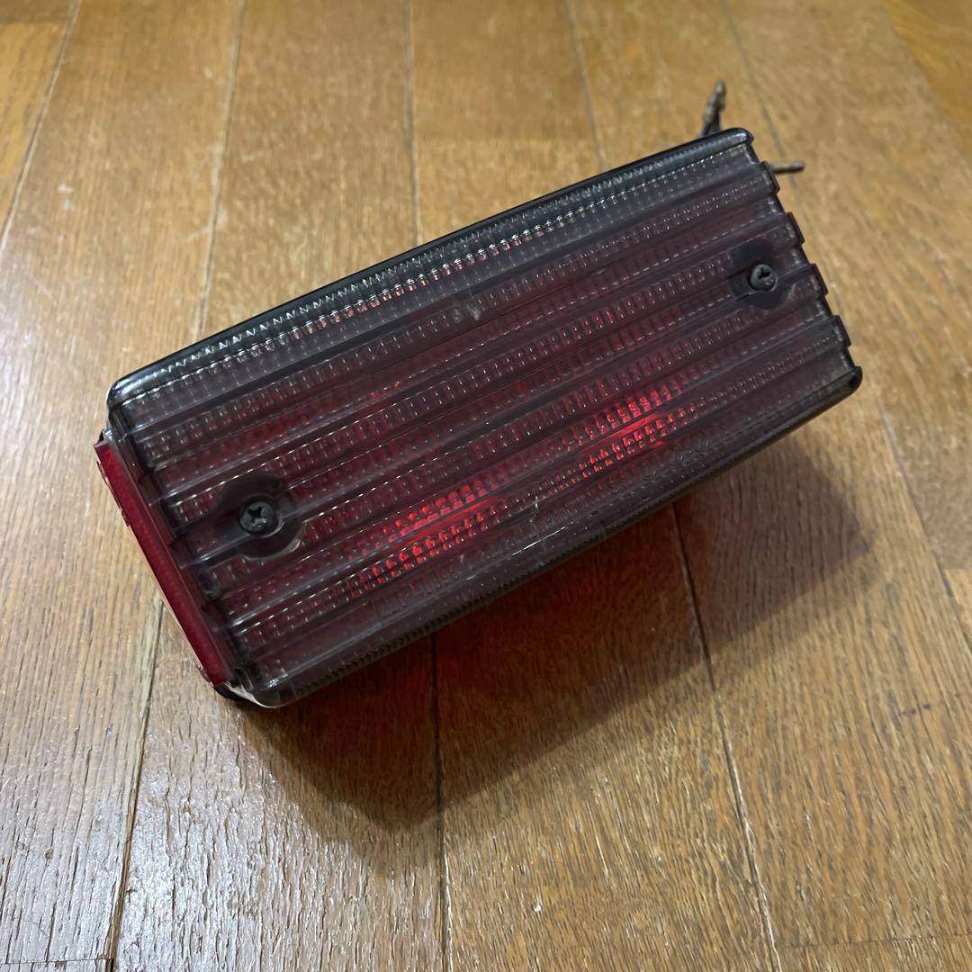 テールランプ カワサキ　GPZ1100F 純正　サイドリフレクターあり カワサキ（Kawasaki） GPZ1100 テールランプ 040-7786 純正 中古
