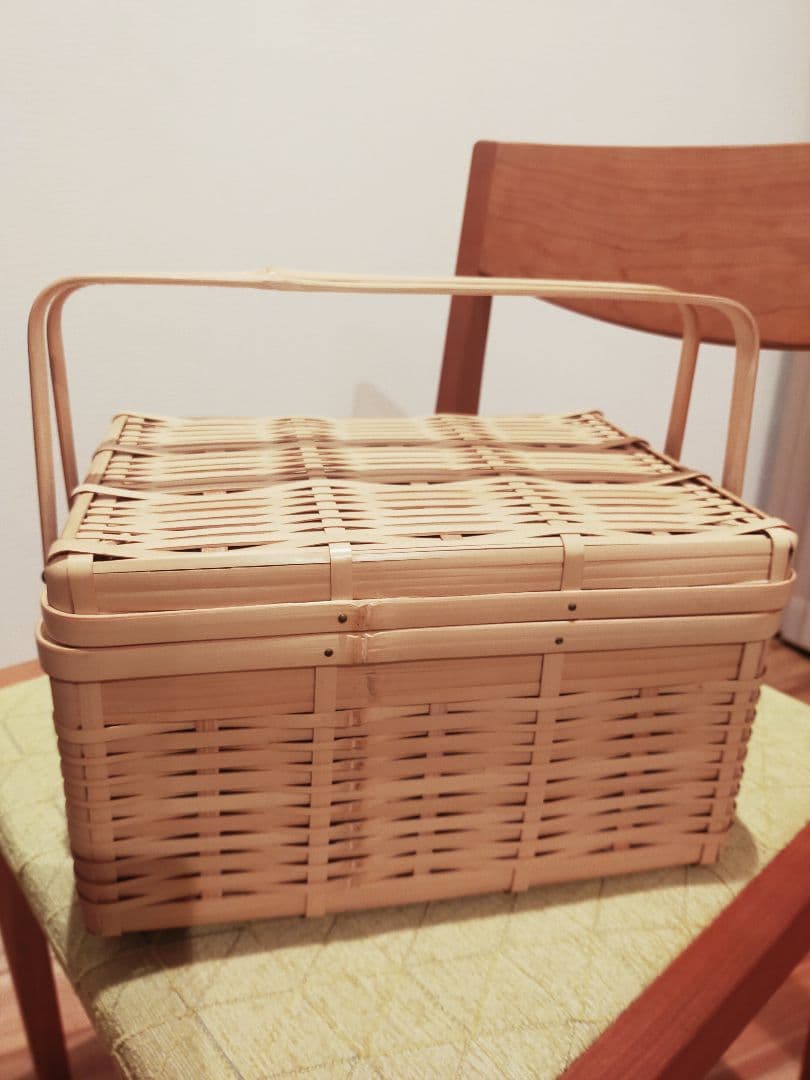 おじろ角物店 竹かご シンプルで丈夫な「おじろ角物店」の竹かご。用途はライフスタイルに