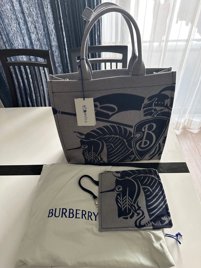 【アリサンダー】 【新品】 Burberry トートバッグ 8080749 BURBERRY（バーバリー） トートバッグ MEDIUM EKD CANVAS TOTE ブルー