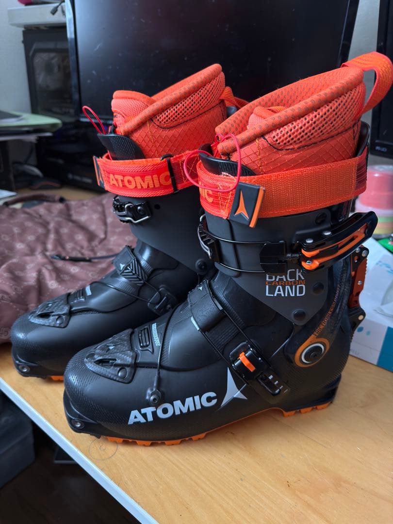 う*ち様 ATOMIC カーボンBACKLAND スキー用ブーツ 黒/オレンジ BACKLAND PRO – アトミック公式オンラインストア